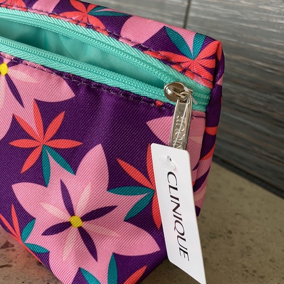 Clinique Makeup Bag & Makeup Remover bonus bottle - Picture 8 of 9